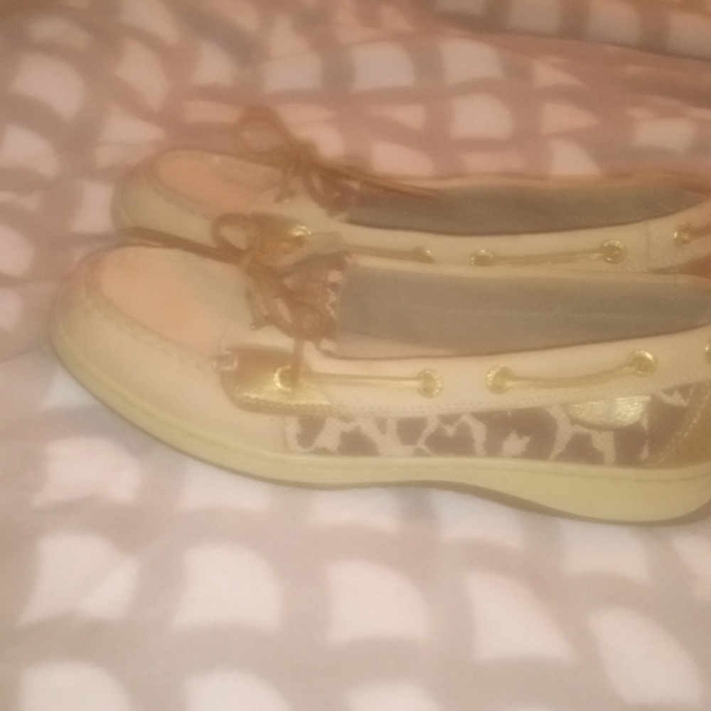 Women's pair of Sperrys boat shoes.in great cond they just didn't fit me well